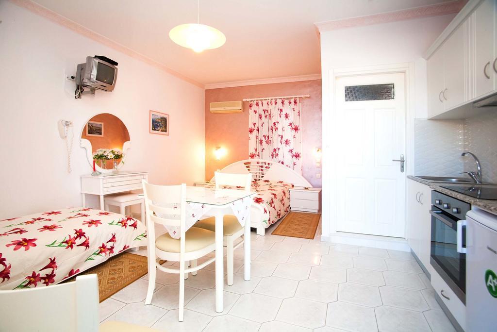 Maria'S Studios Миртеа Экстерьер фото
